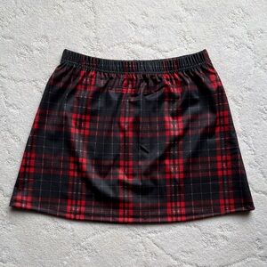 Plaid Red and Black Polyester Material Skirt, size Juniors Medium, NWOT
